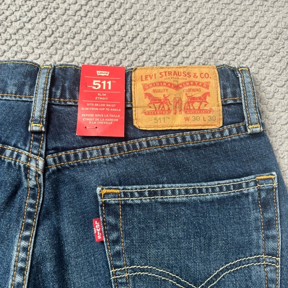 NWT Levi's Women’s 511 slim sits below waist jeans 30x30 - Picture 7 of 11